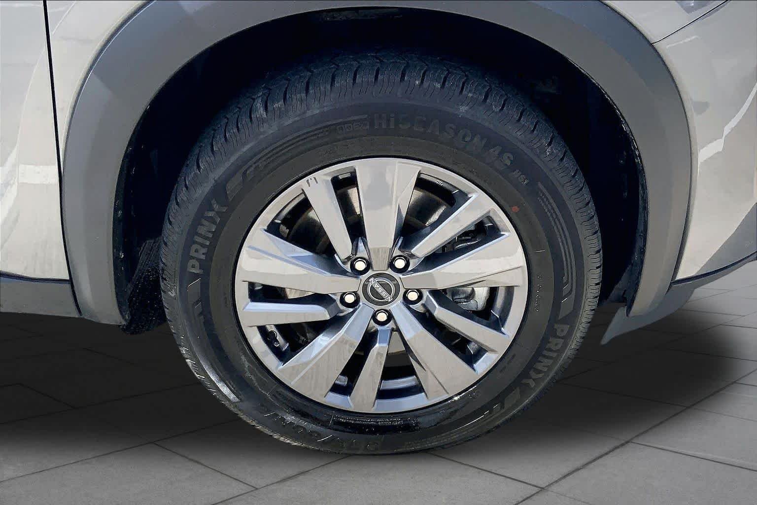 Used 2025 Gun Metallic Nissan SV image 10