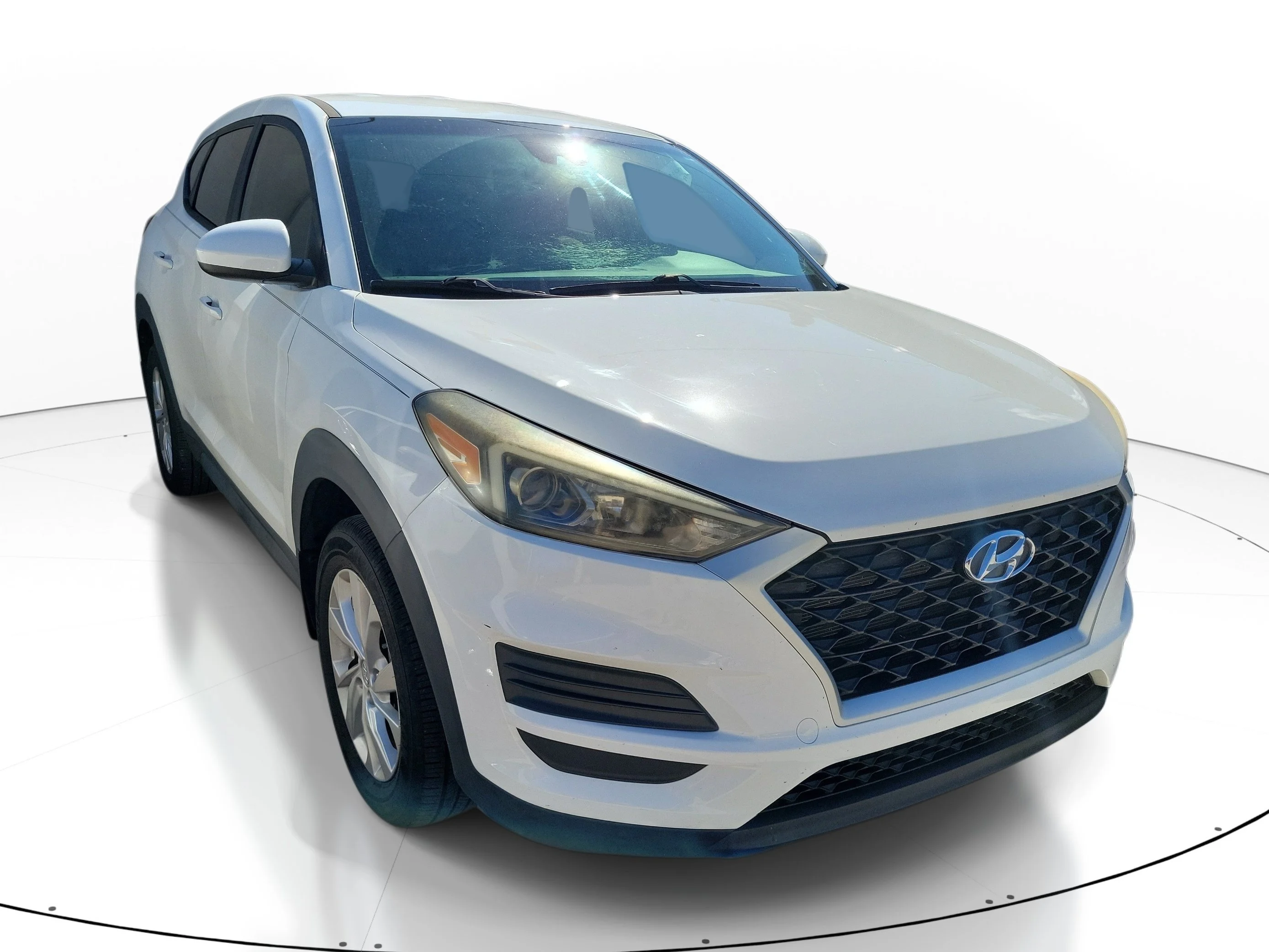 Used 2020 Winter White Hyundai SE image 1