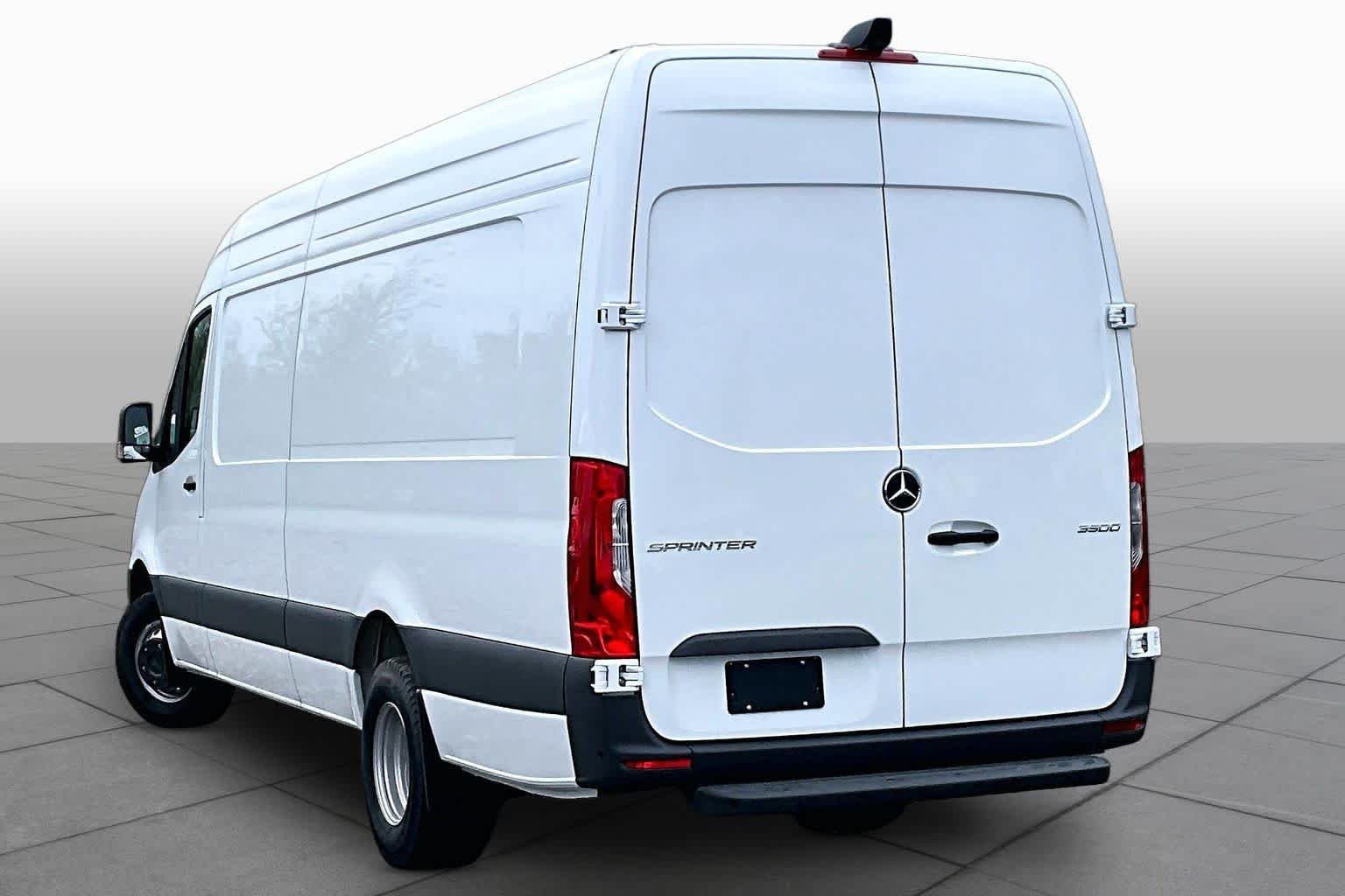 New 2026 Arctic White Mercedes-Benz  image 4