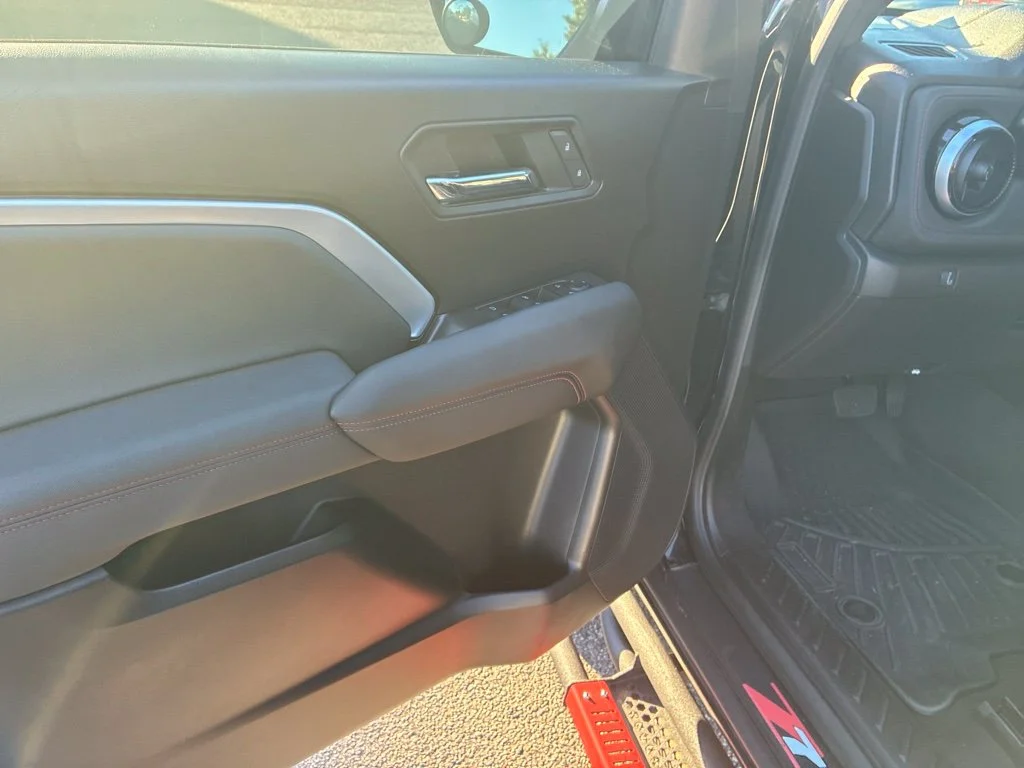 Used 2023 Black Chevrolet Z71 image 18