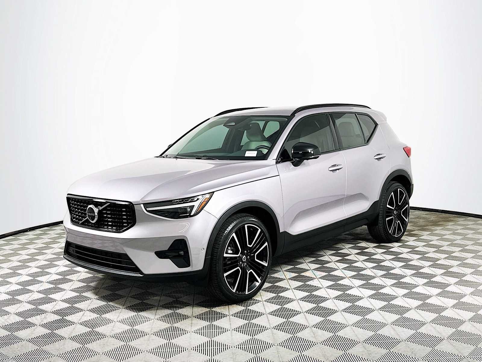 Used 2026 Aurora Silver Volvo Ultra image 3