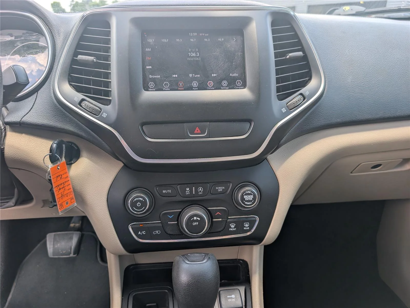 Used 2019 Velvet Red Pearlcoat Jeep Latitude image 16