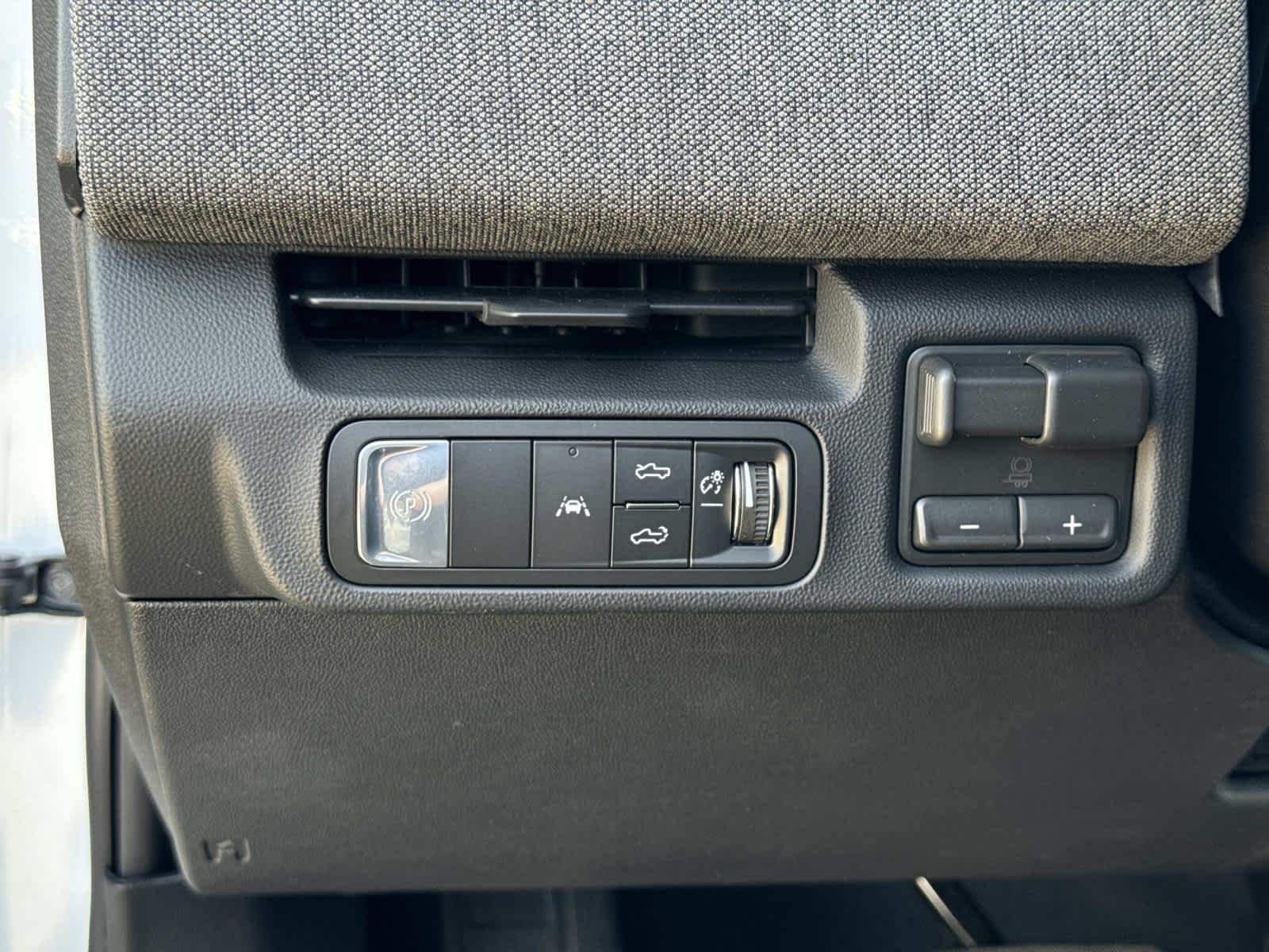 2026 GMC Sierra EV Elevation - Photo 12