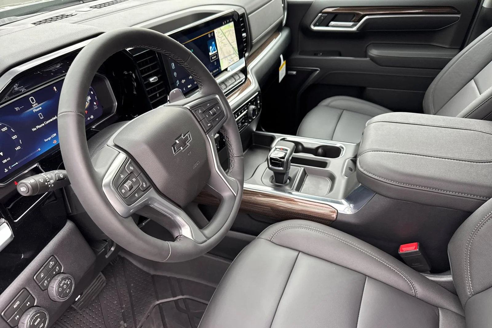 2026 Chevrolet Silverado 1500 RST view 9