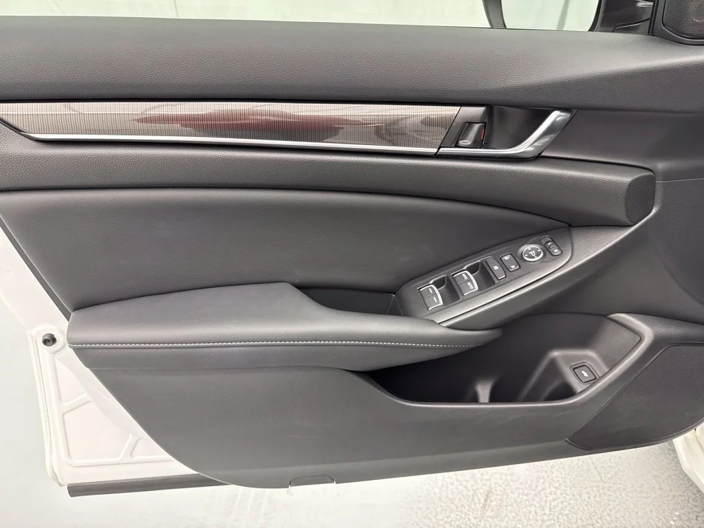 2022 Honda Accord SPORT 4dr Car Slide 16