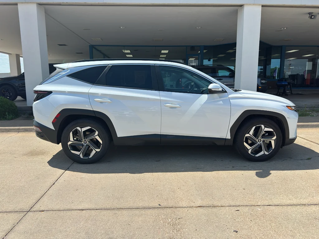 Used 2022 Quartz White Hyundai SEL image 7