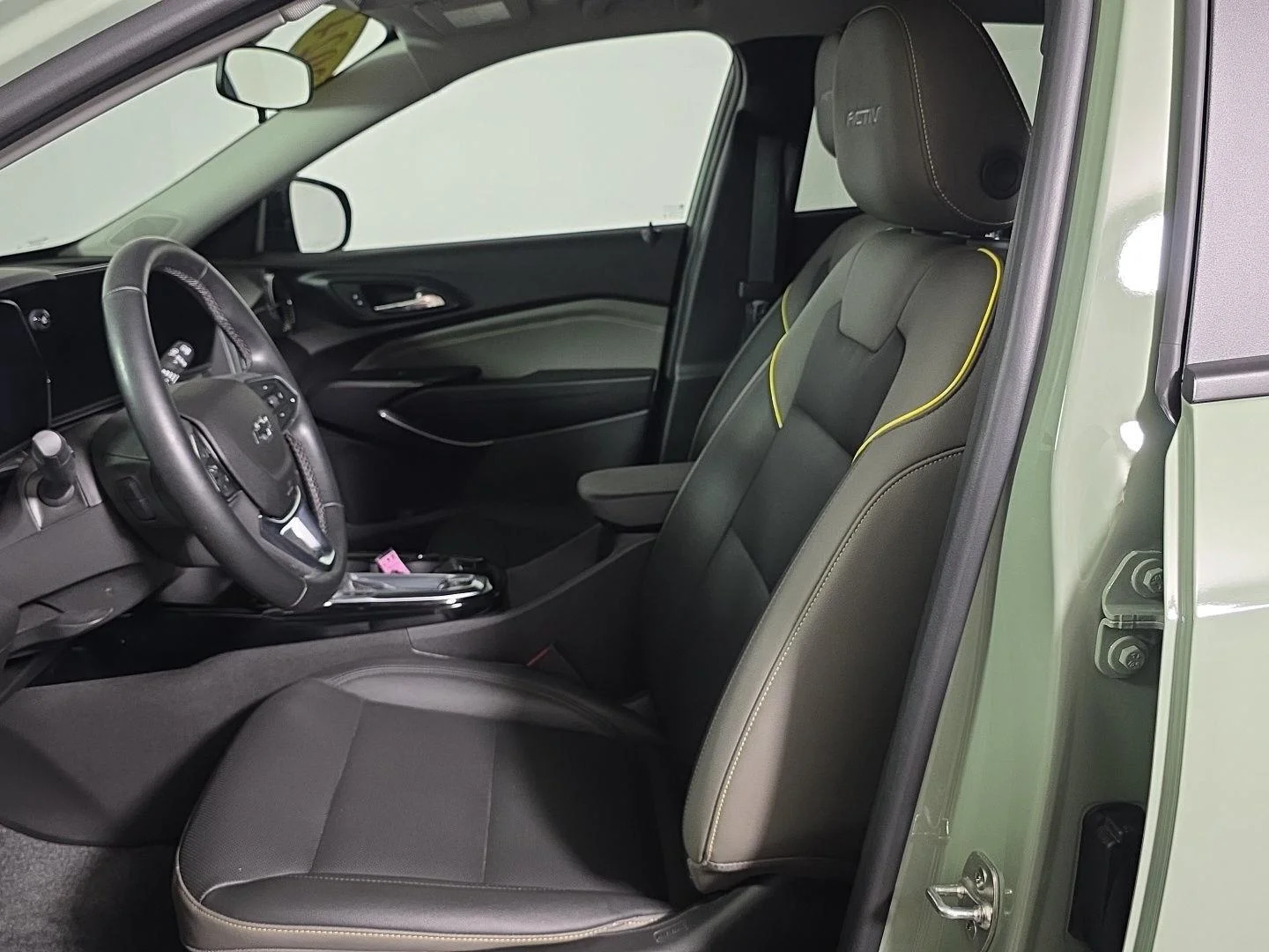Used 2024 Cacti Green Chevrolet ACTIV image 12