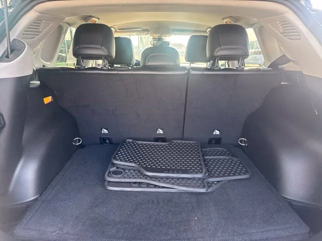 Used 2022 Black Jeep Latitude image 5