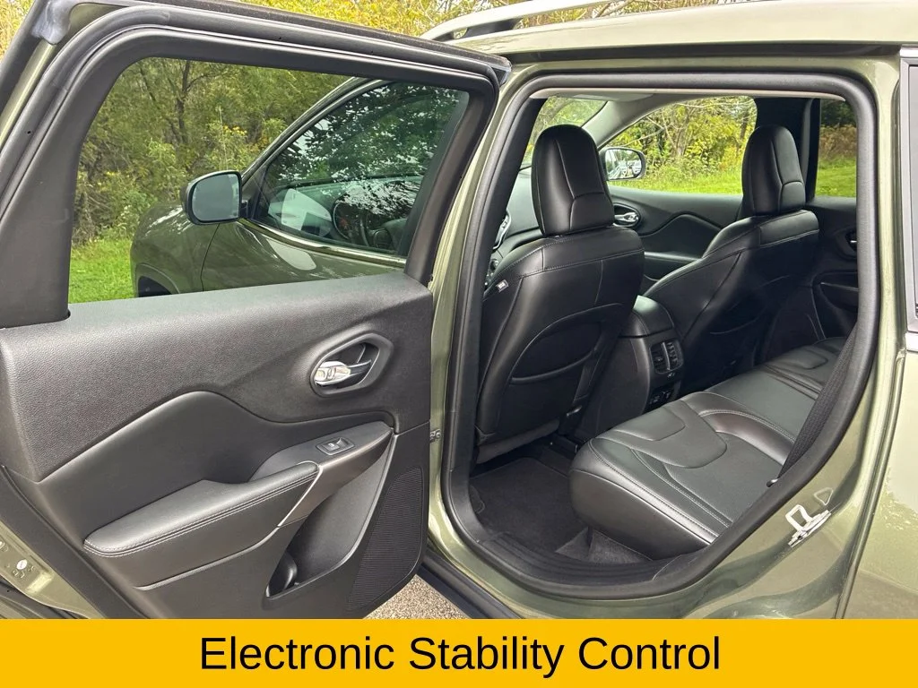 Used 2021 Olive Green Jeep Latitude Lux image 15