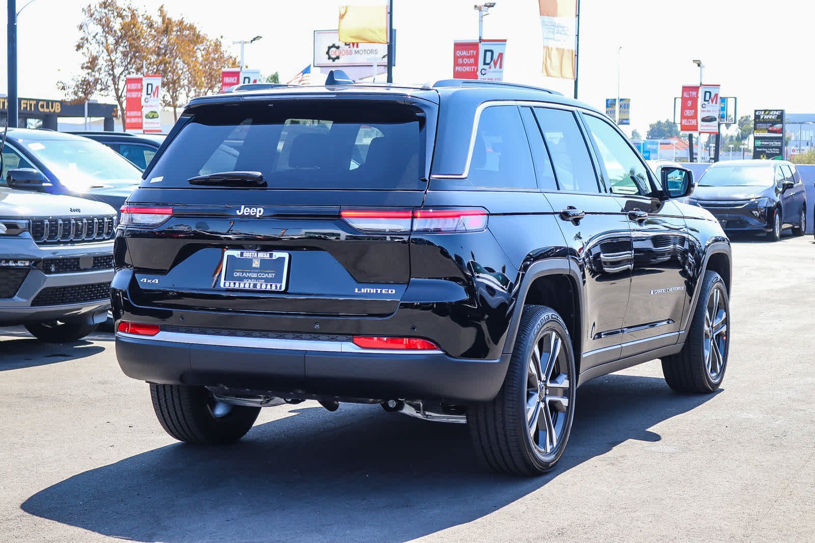 New 2027 High-Gloss Black Paint Jeep Limited image 4
