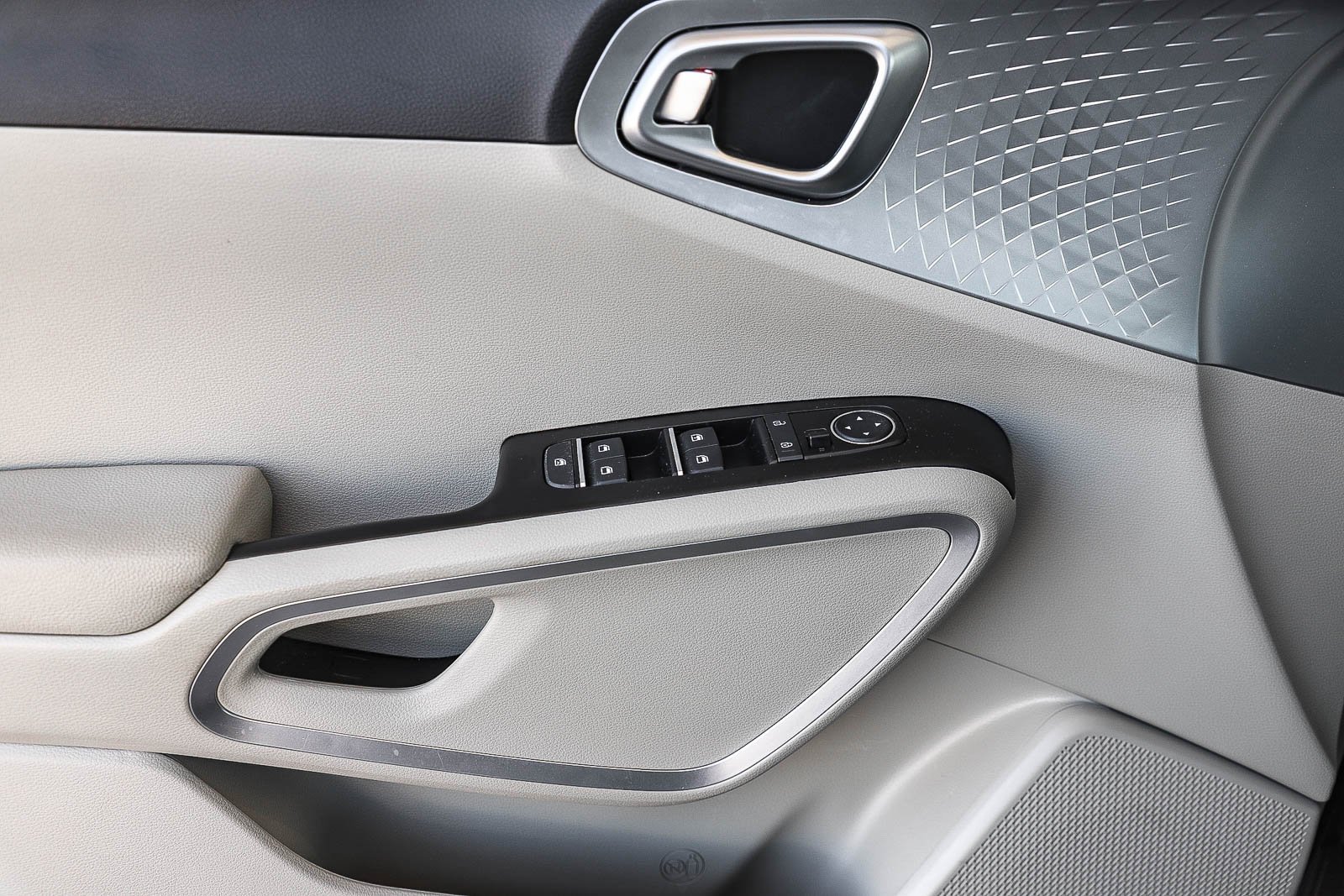 Used 2025 Gravity Gray Kia LX image 24