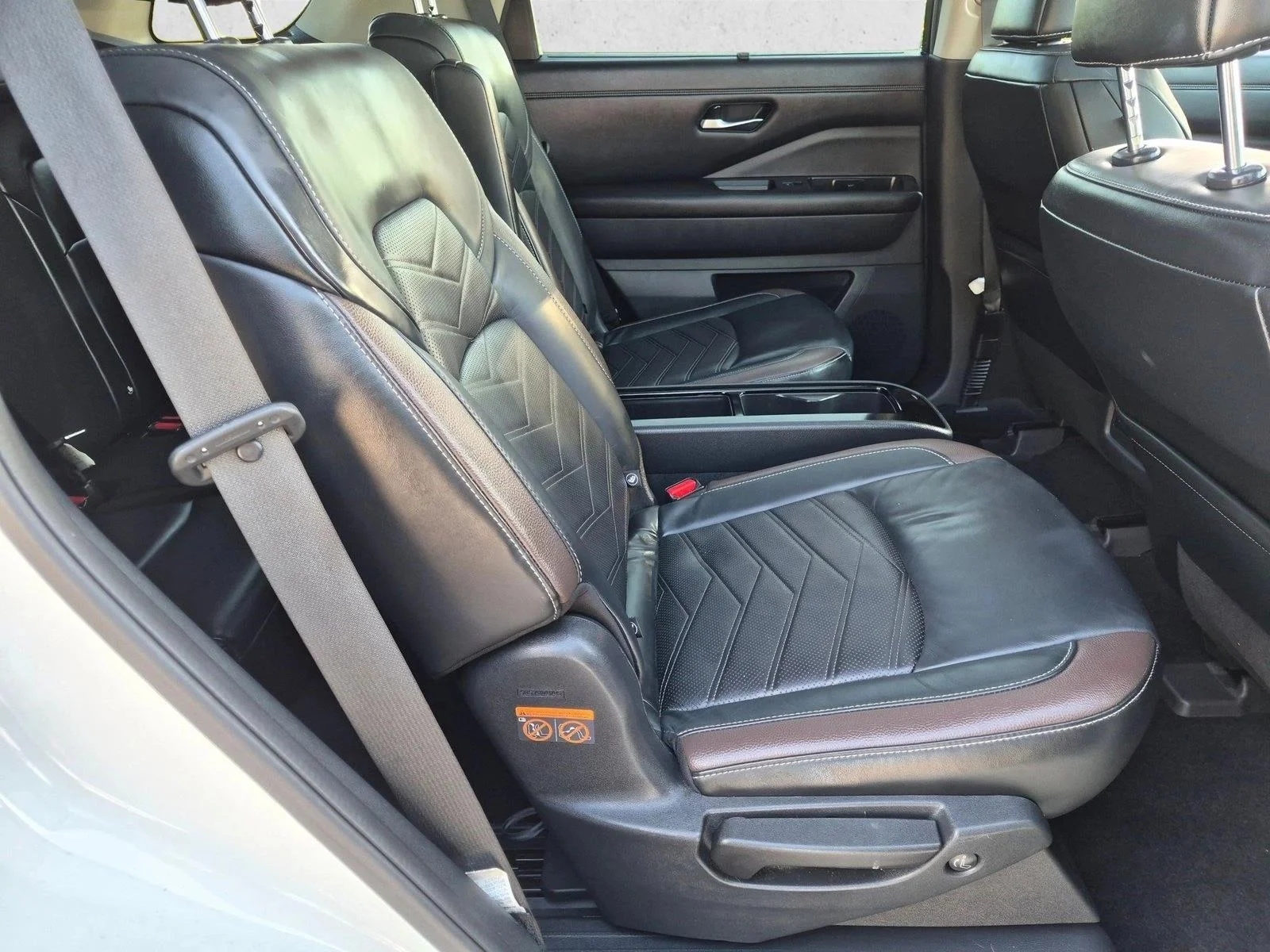 Used 2022 Pearl White Tricoat Nissan Platinum image 20