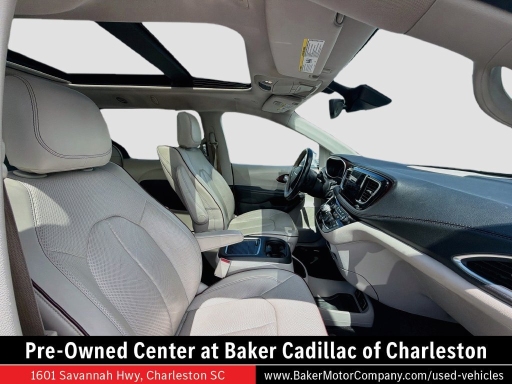 Used 2018 White Chrysler Limited image 30
