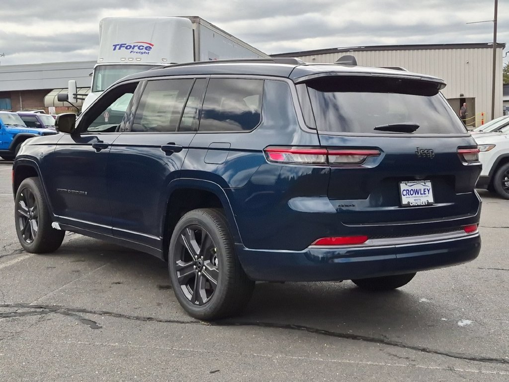 New 2027 Fathom Blue Pearl-Coat Paint Jeep Limited Reserve image 6