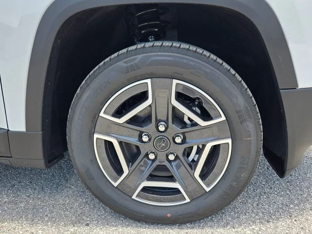 New 2026 Bright White Clearcoat Jeep Laredo image 9