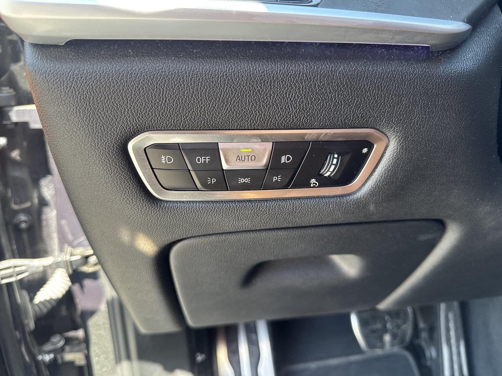 Used 2022 Arctic Grey Metallic BMW xDrive40i image 14