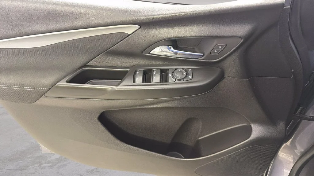 Used 2023 GRAY GHOST METALLIC Chevrolet 1LT image 25