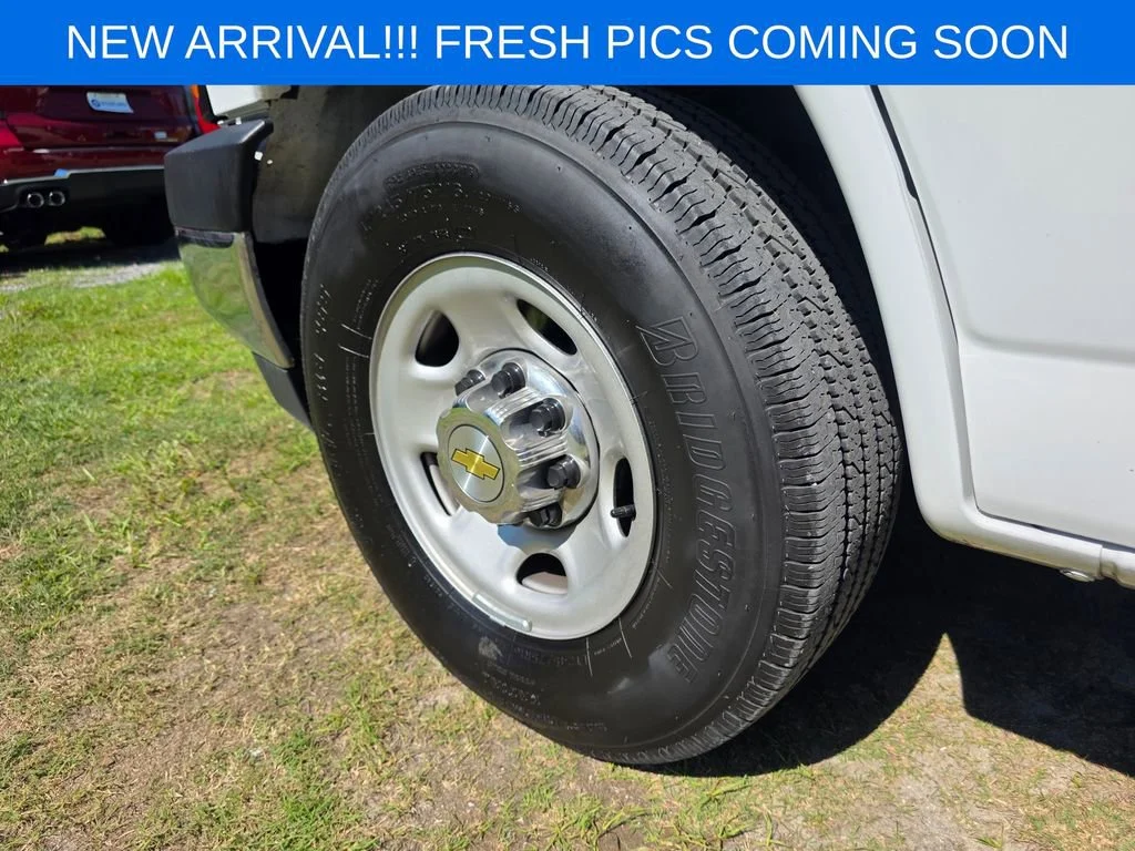Used 2025 Summit White Chevrolet 1LT image 7