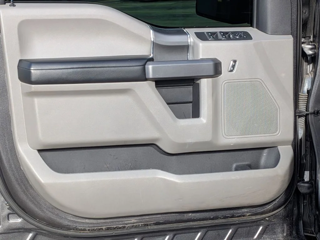 Used 2018 Gray Ford XLT image 12