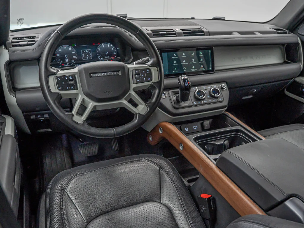 Used 2024 Gondwana Stone Metallic Land Rover X-Dynamic SE image 4