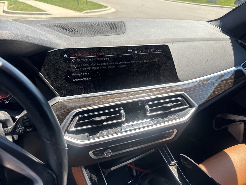 Used 2019 Black Sapphire Metallic BMW xDrive40i image 17