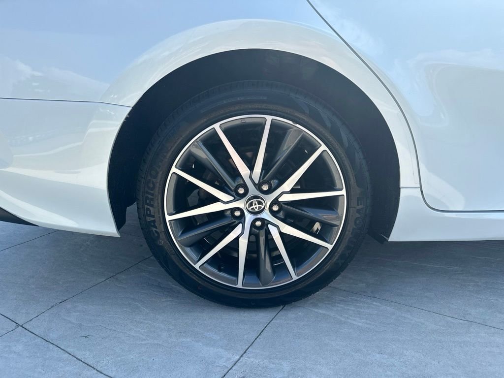 Used 2021 Beige Toyota XLE image 5