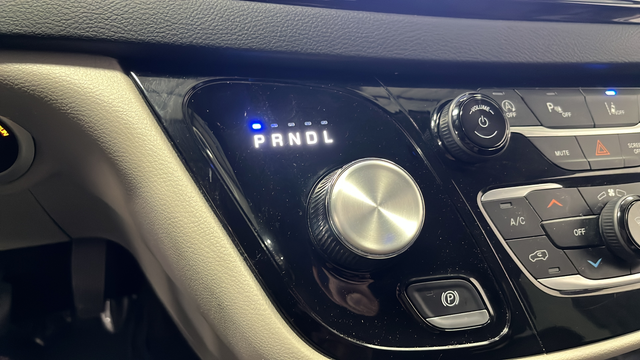 Used 2024 Silver Mist Clearcoat Chrysler Touring L image 18