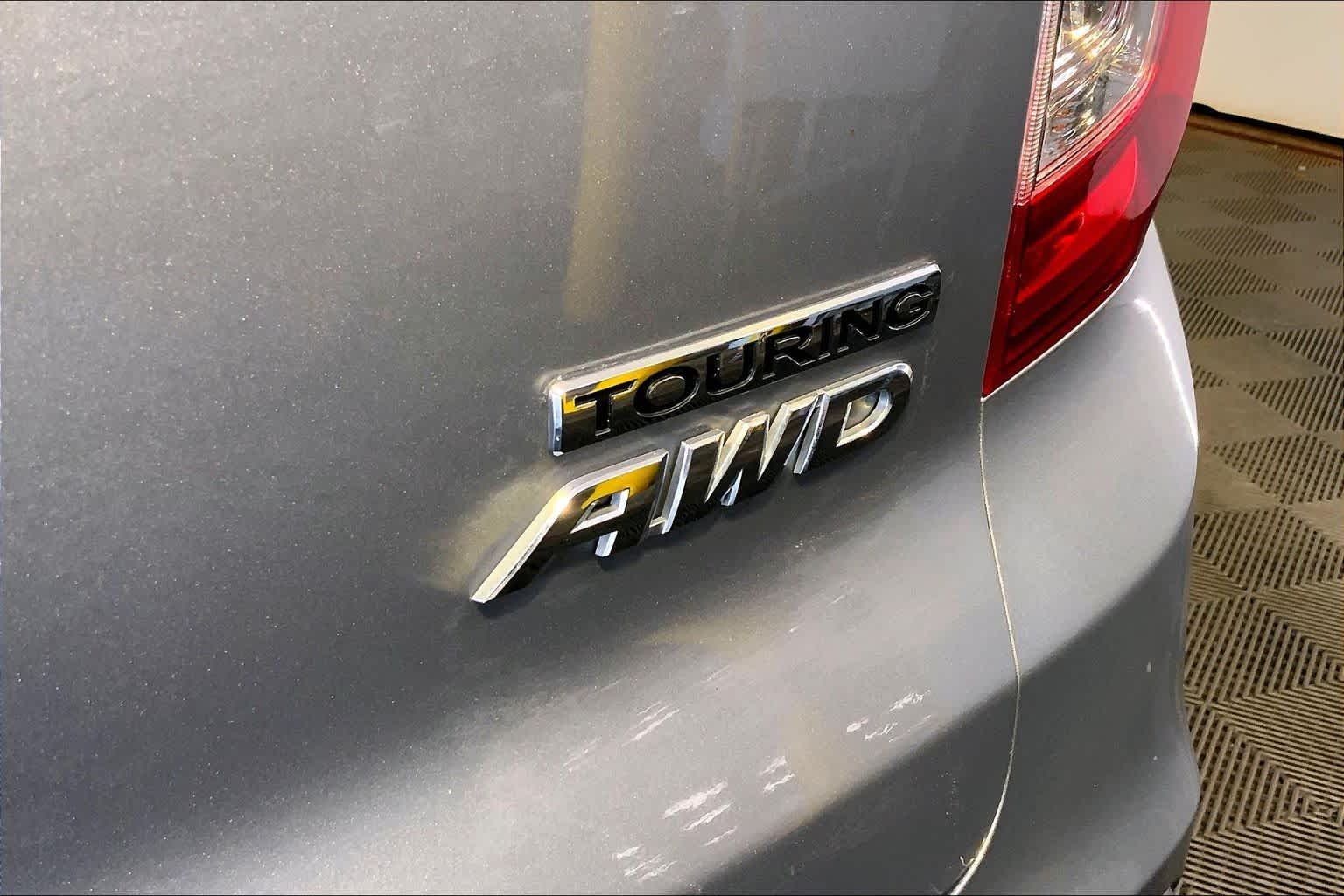 Used 2019 Lunar Silver Metallic Honda Touring image 35