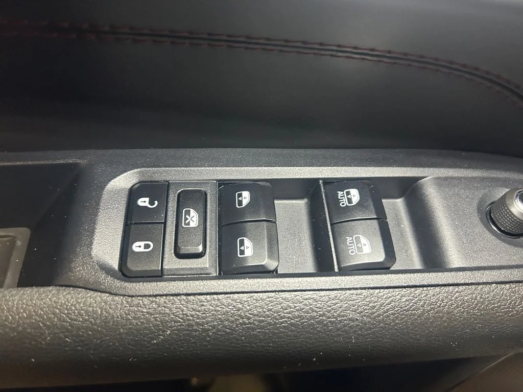 Used 2025 Bright White Jeep Trailhawk image 21