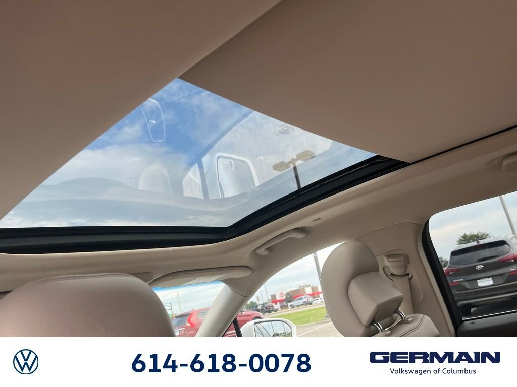 Used 2018 White Lincoln Reserve image 22
