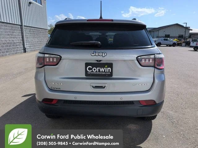Used 2018 Billet Silver Metallic Clearcoat Jeep  image 4