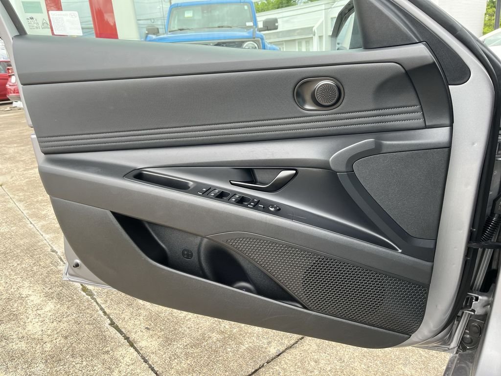 2025 Hyundai Elantra SEL - Photo 13