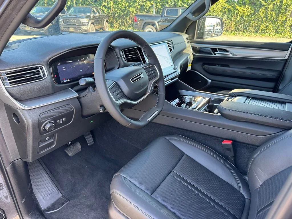 New 2026 Baltic-Gray Metallic Clear-Coat Exterior Paint Jeep Limited Altitude image 19