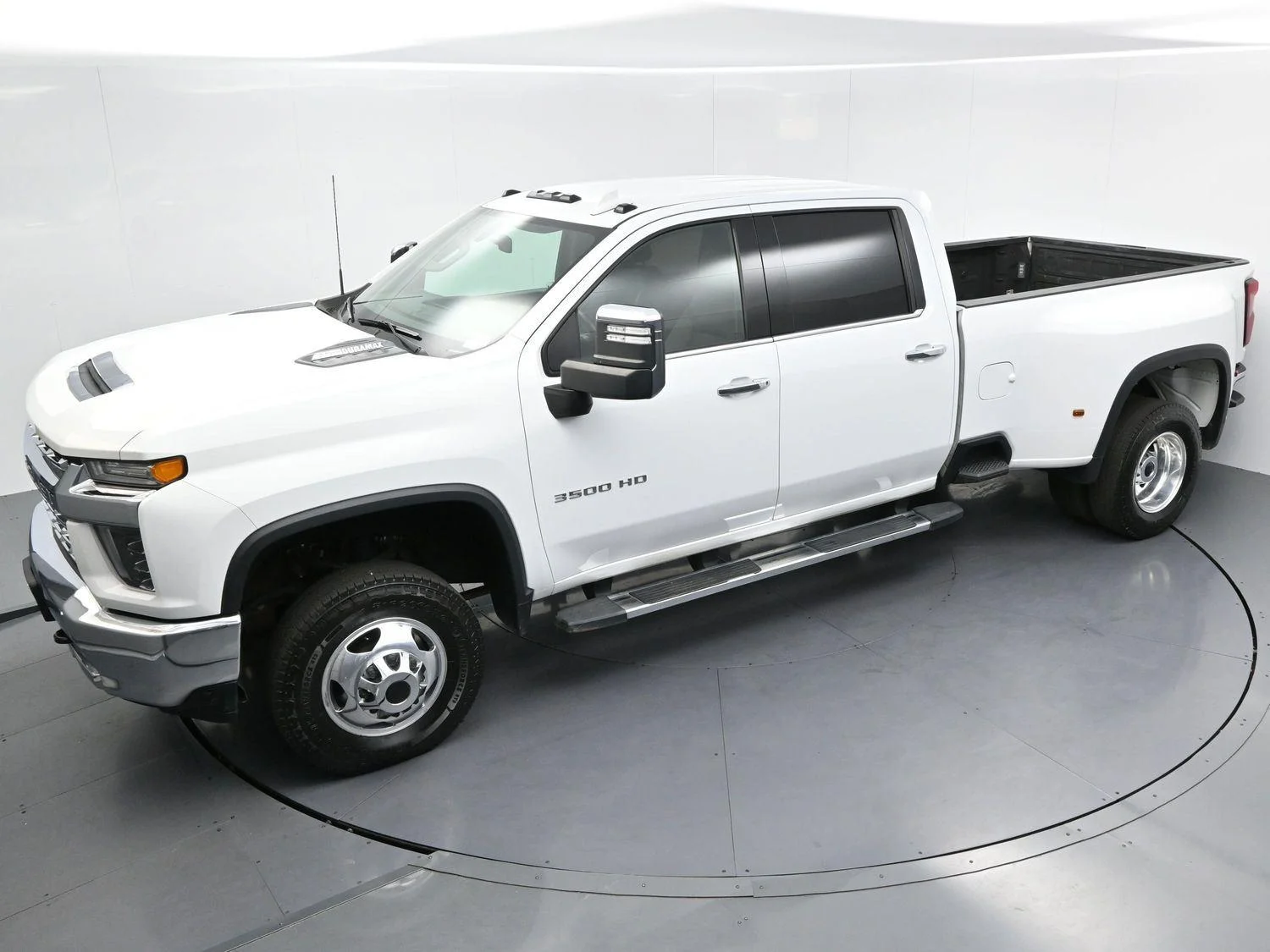 Used 2022 Summit White Chevrolet LTZ image 42