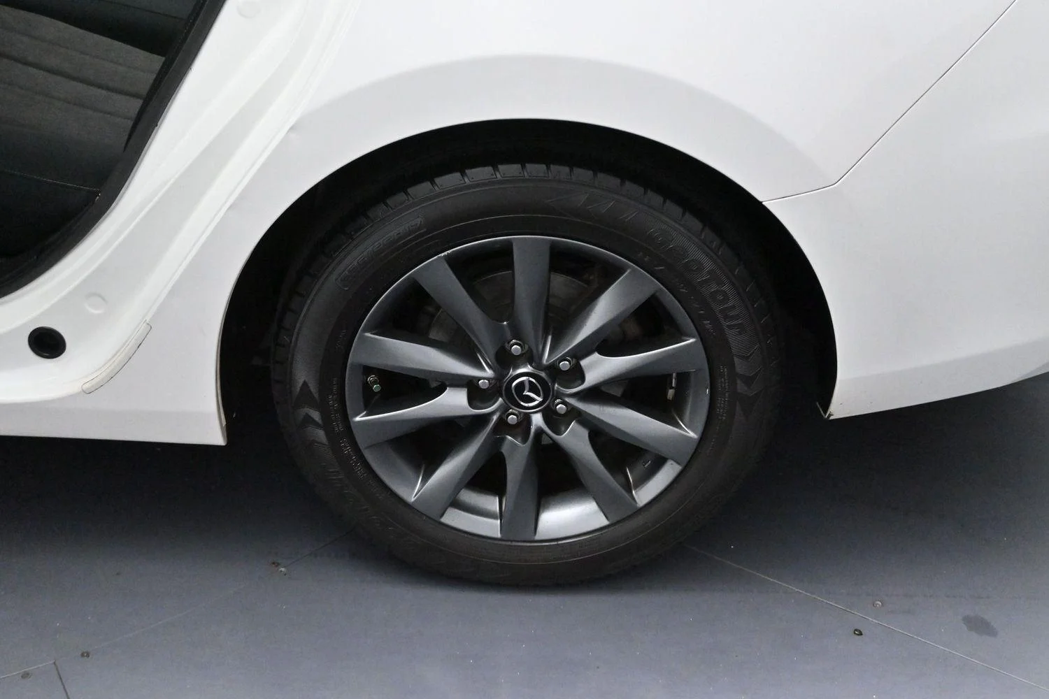 Used 2018 Snowflake White Pearl Mica Mazda Sport image 26