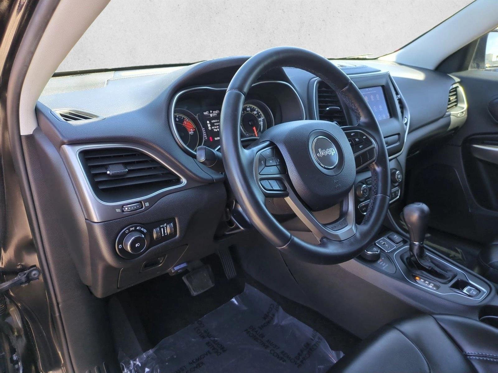 Used 2019 Diamond Black Crystal Pearlcoat Jeep Latitude Plus image 10