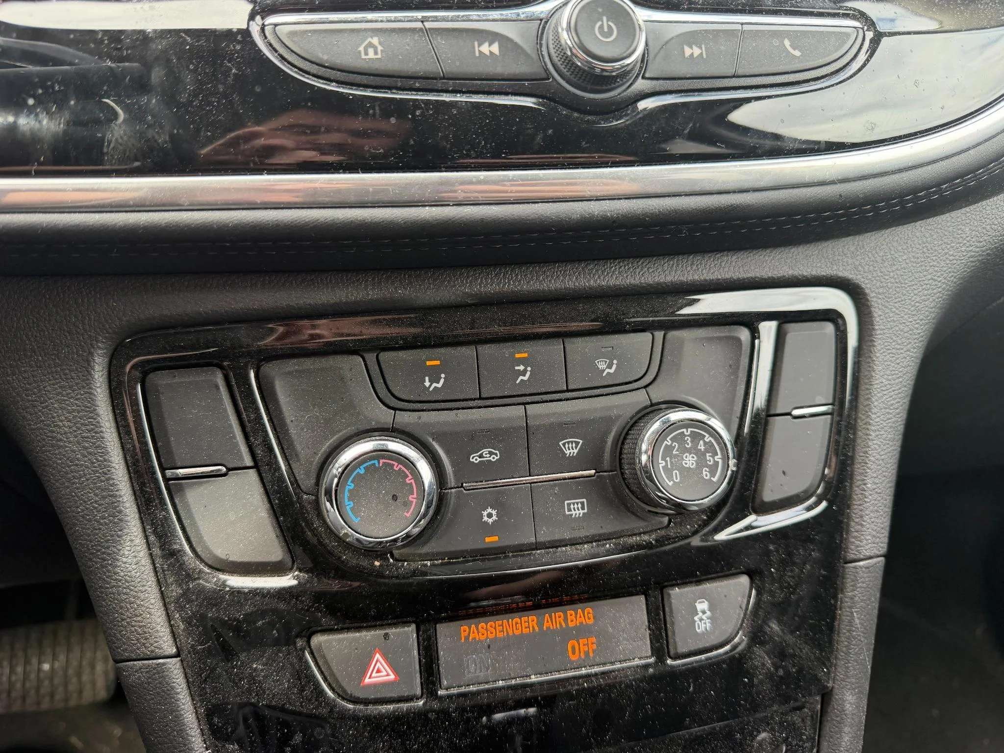 Used 2022 Quicksilver Metallic Buick Preferred image 6