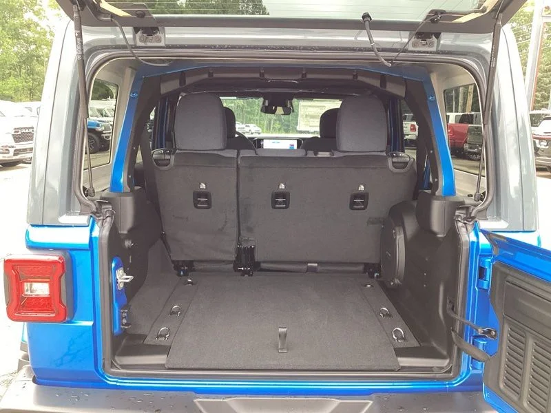 New 2026 Hydro Blue Pearl-Coat Exterior Paint Jeep Sahara image 17