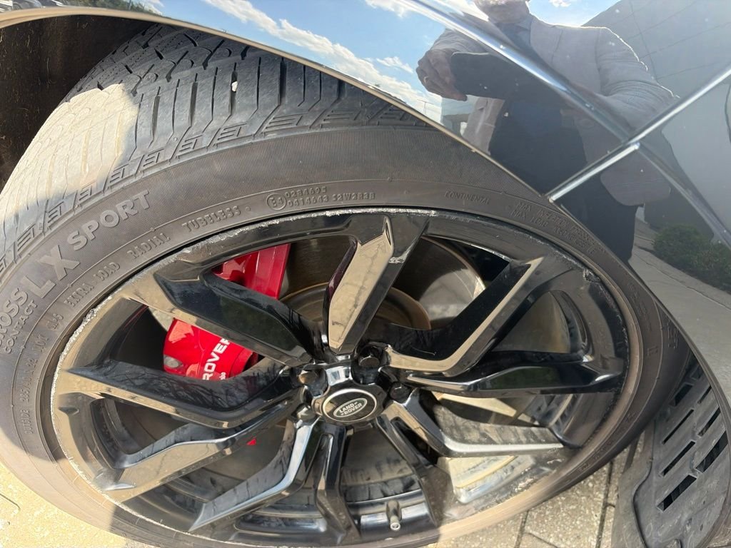 Used 2022 Santorini Black Metallic Land Rover SVR image 10