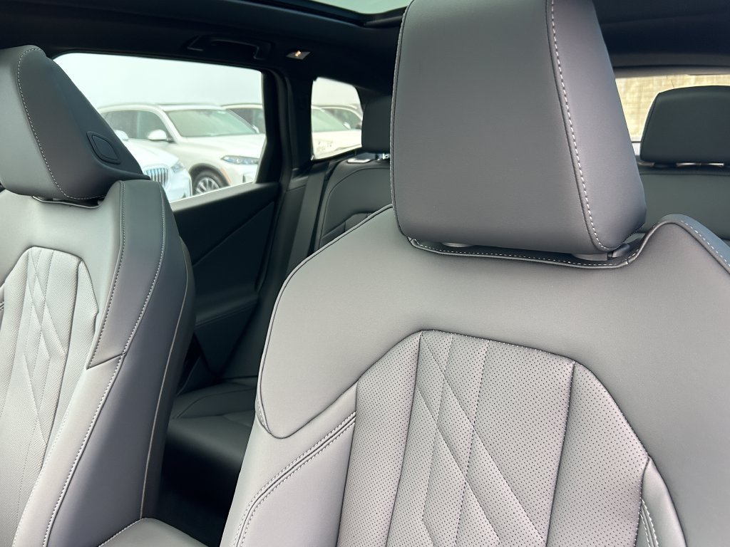 New 2026 Mineral White Metallic BMW 30 xDrive image 14