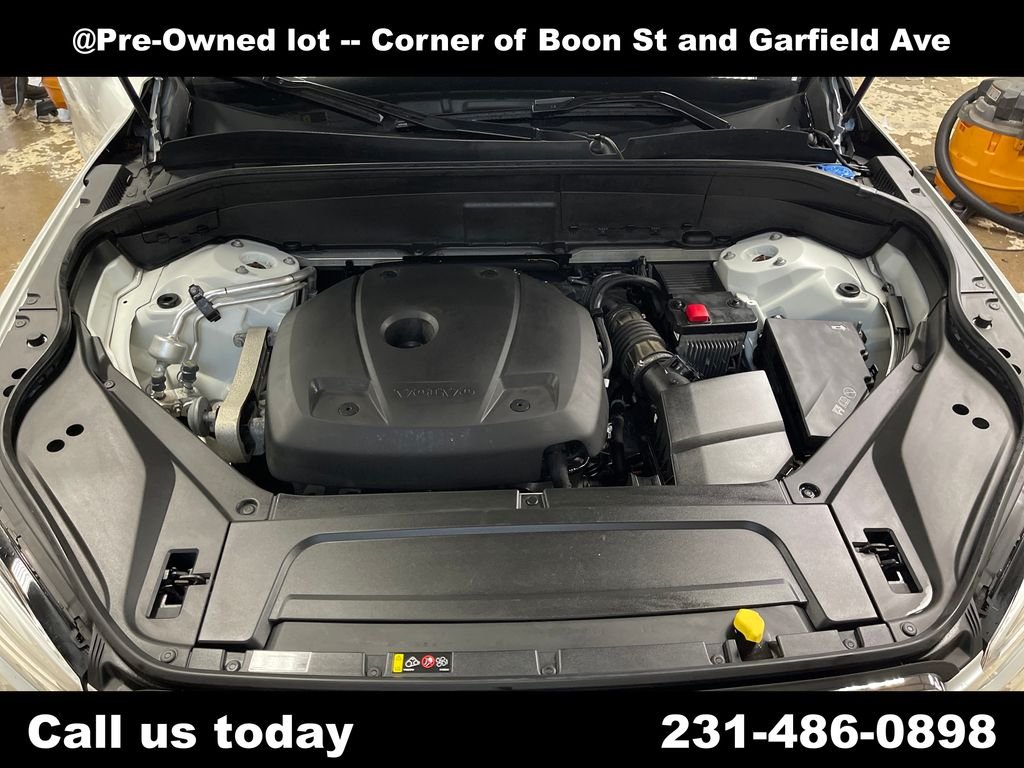 Used 2021 White Volvo T6 Inscription image 9