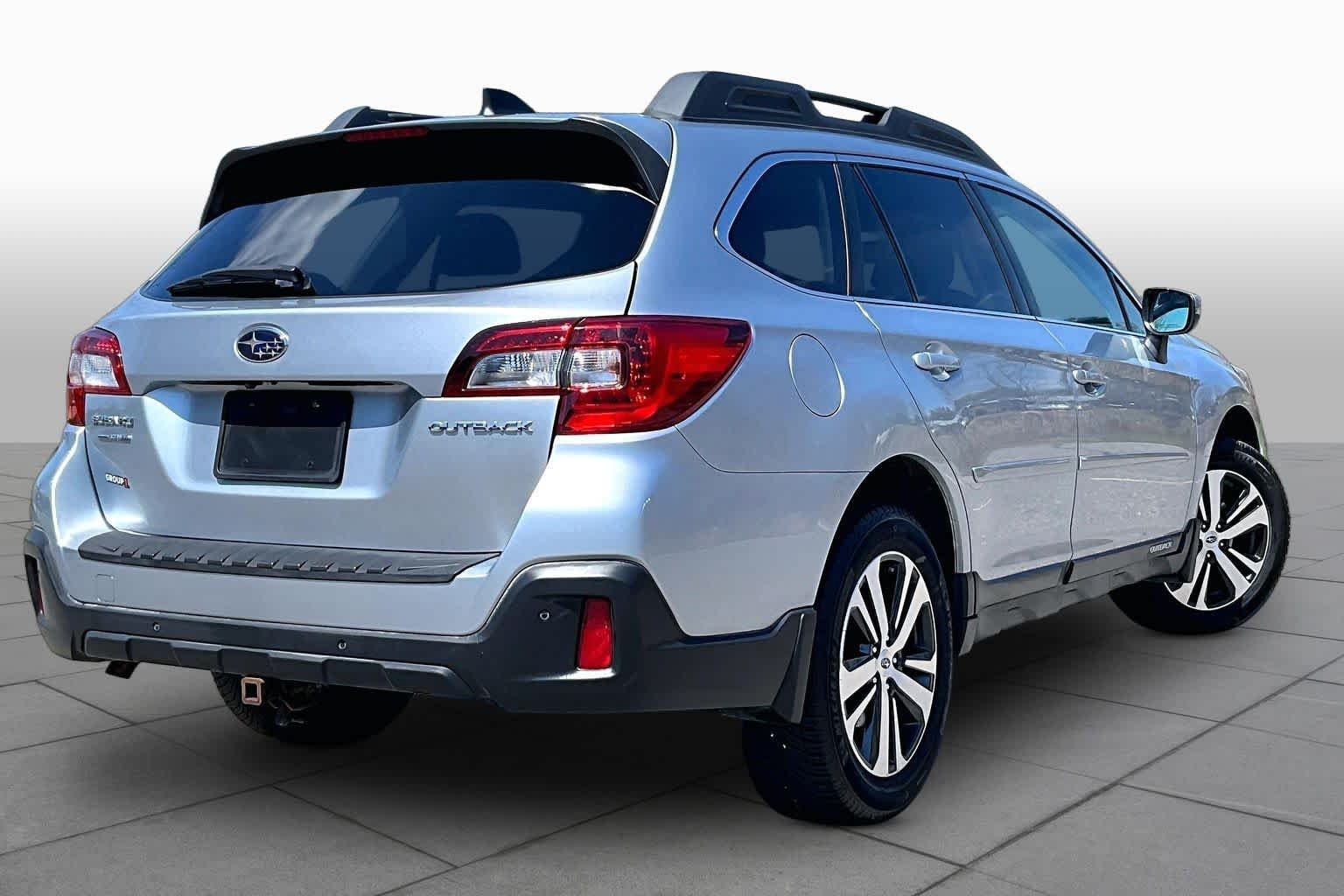Used 2018 Ice Silver Metallic Subaru Limited image 13
