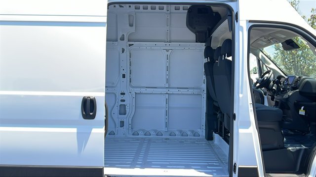 New 2026 Bright White Clearcoat RAM Tradesman image 13