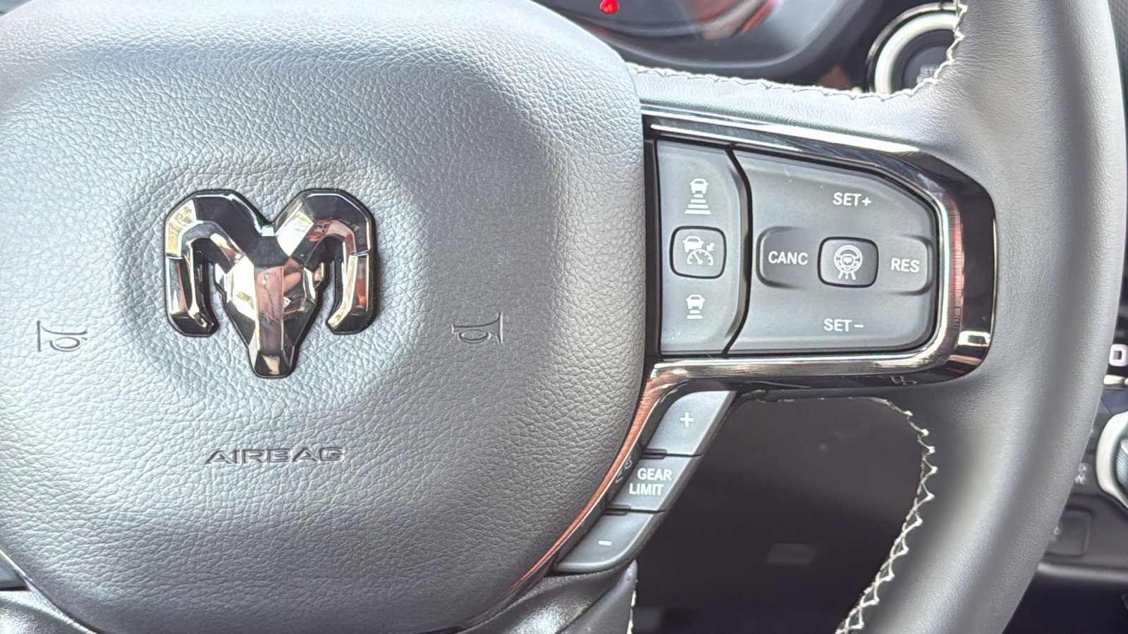 New 2026 Diamond Black Crystal Pearl-Coat Exterior Paint RAM Limited image 23