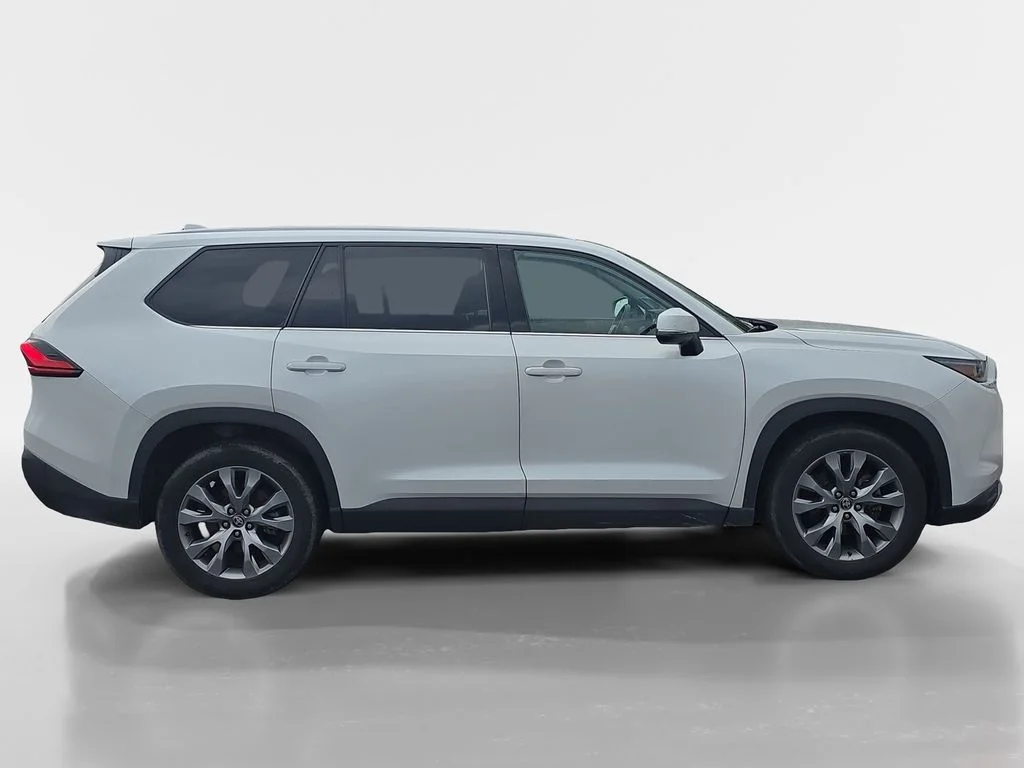 Used 2024 Wind Chill Pearl Toyota Limited image 9