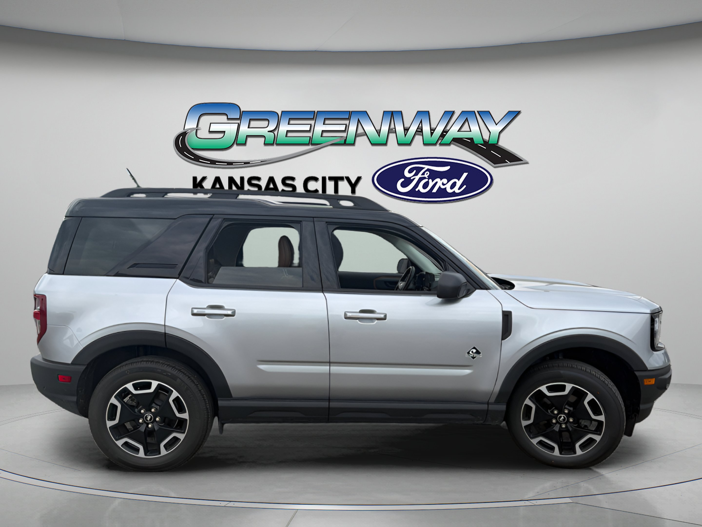 Used 2023 Silver Metallic Ford Outer Banks image 9