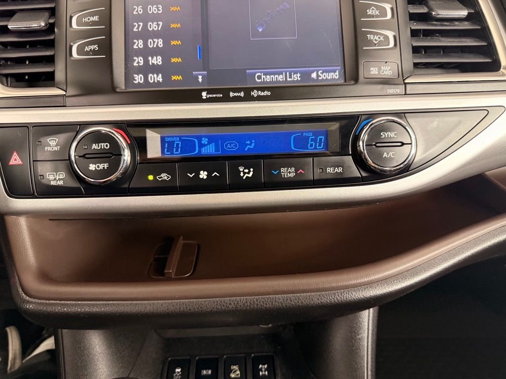 Used 2018 Walnut Toyota XLE image 32