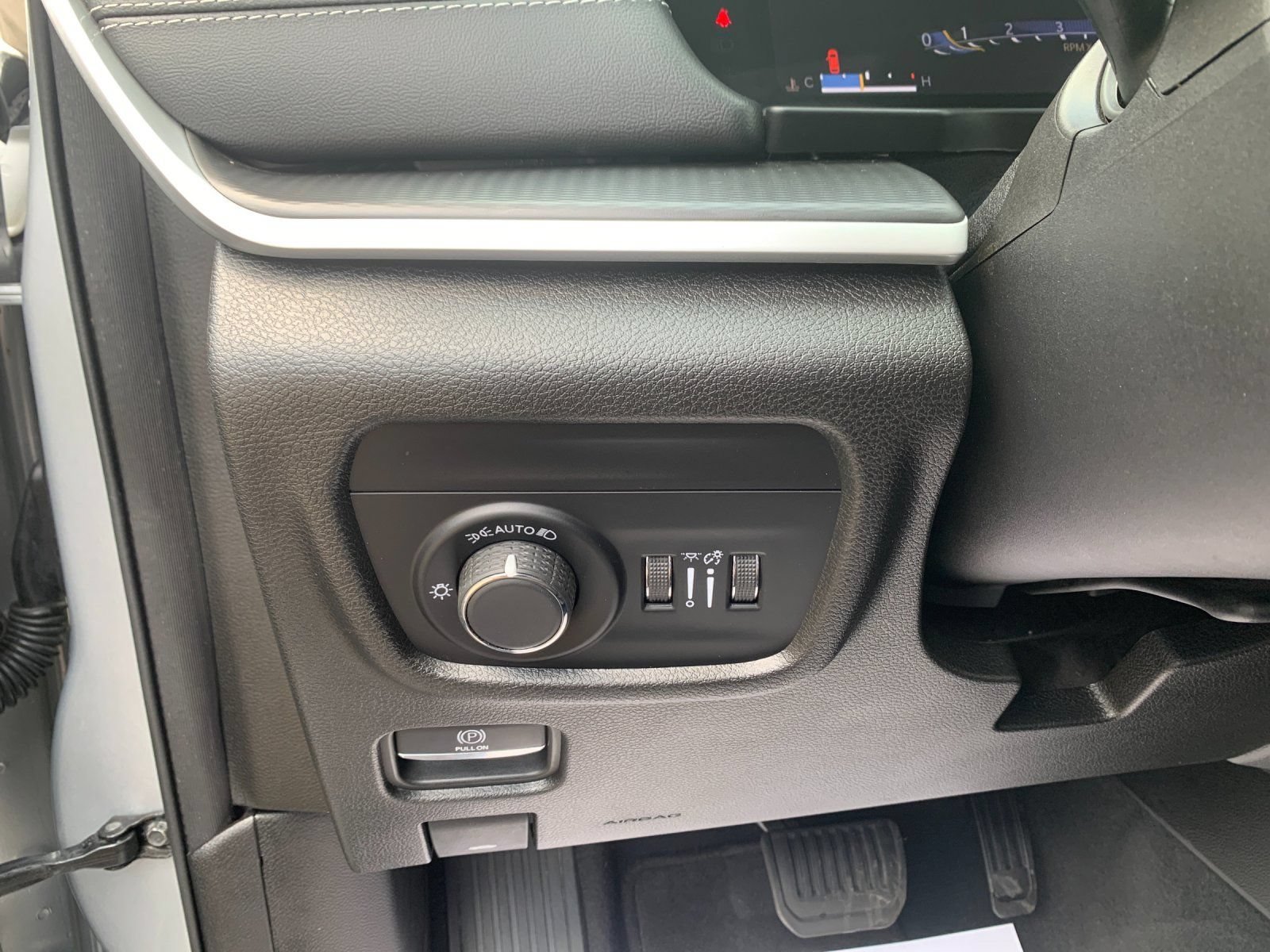 Used 2023 Silver Zynith Jeep Laredo image 30