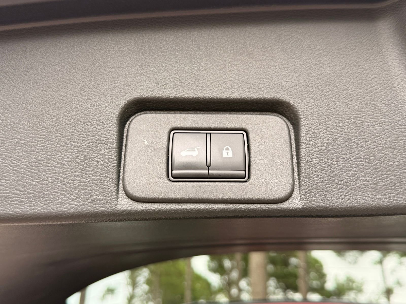 Used 2025 Champagne Silver Metallic Nissan SL image 19