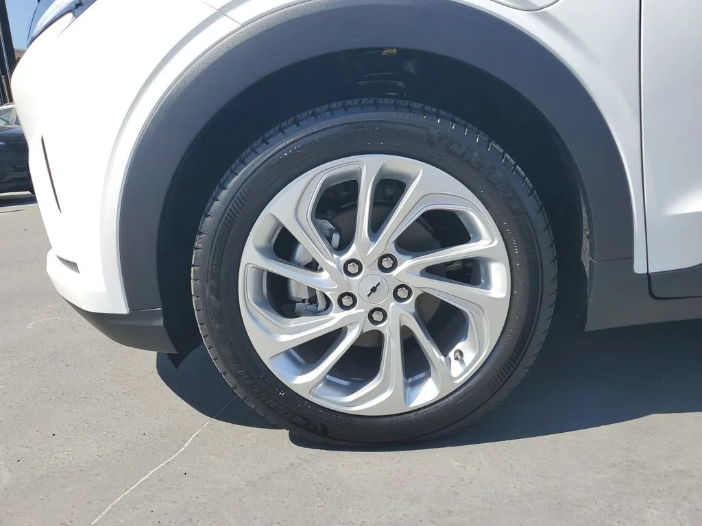 2027 Chevrolet Bolt LT - Photo 7